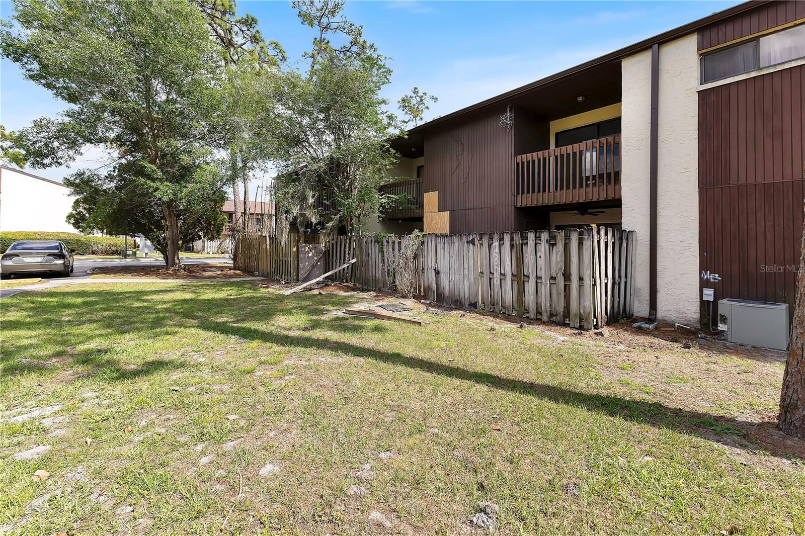 1329 WINDSOR DR