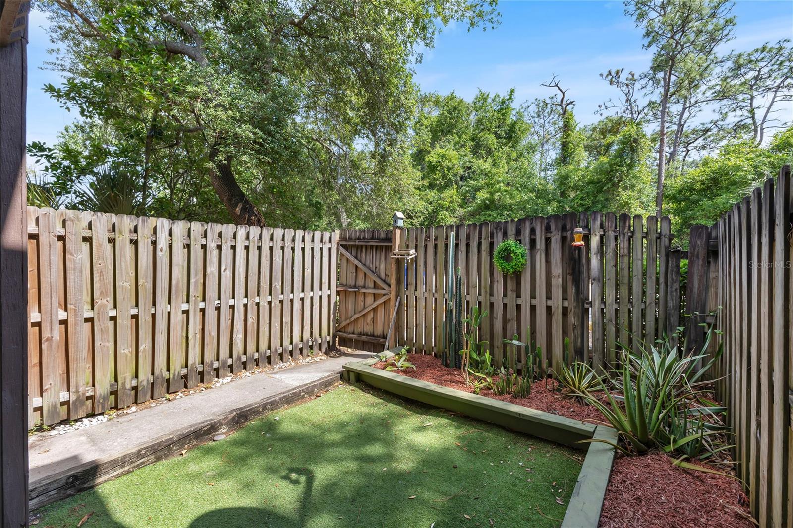 1329 WINDSOR DR