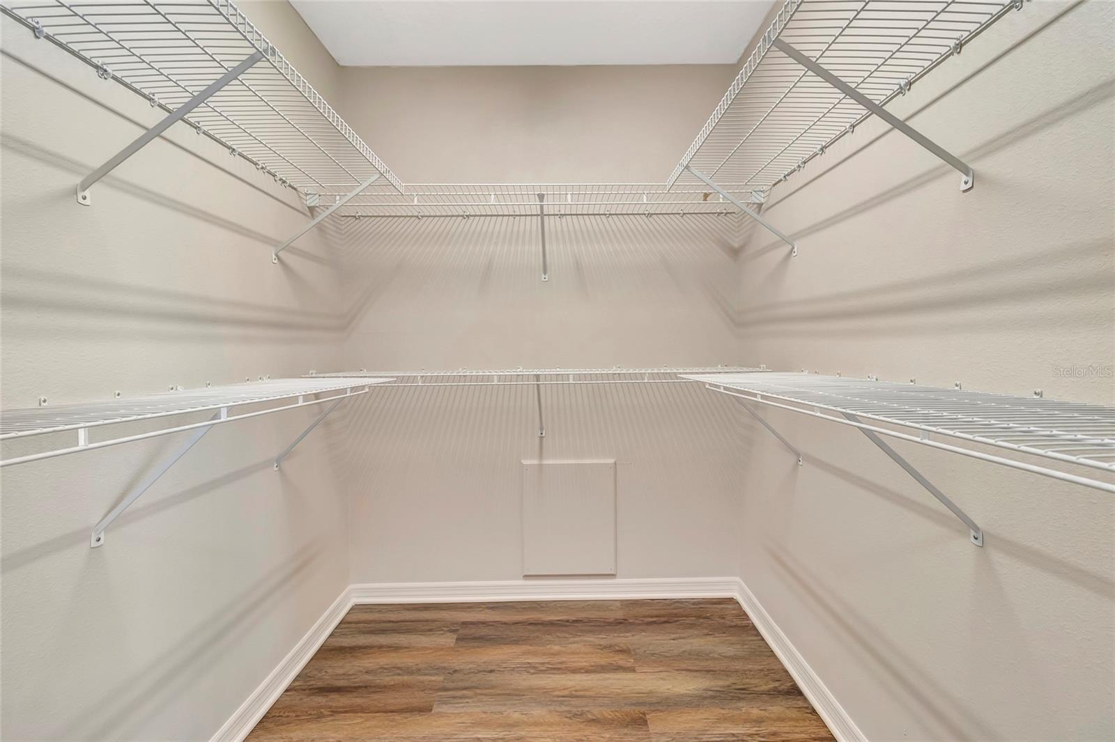 106 FAIRWAY CIR