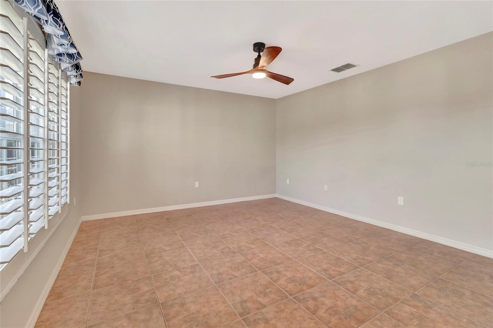 106 FAIRWAY CIR