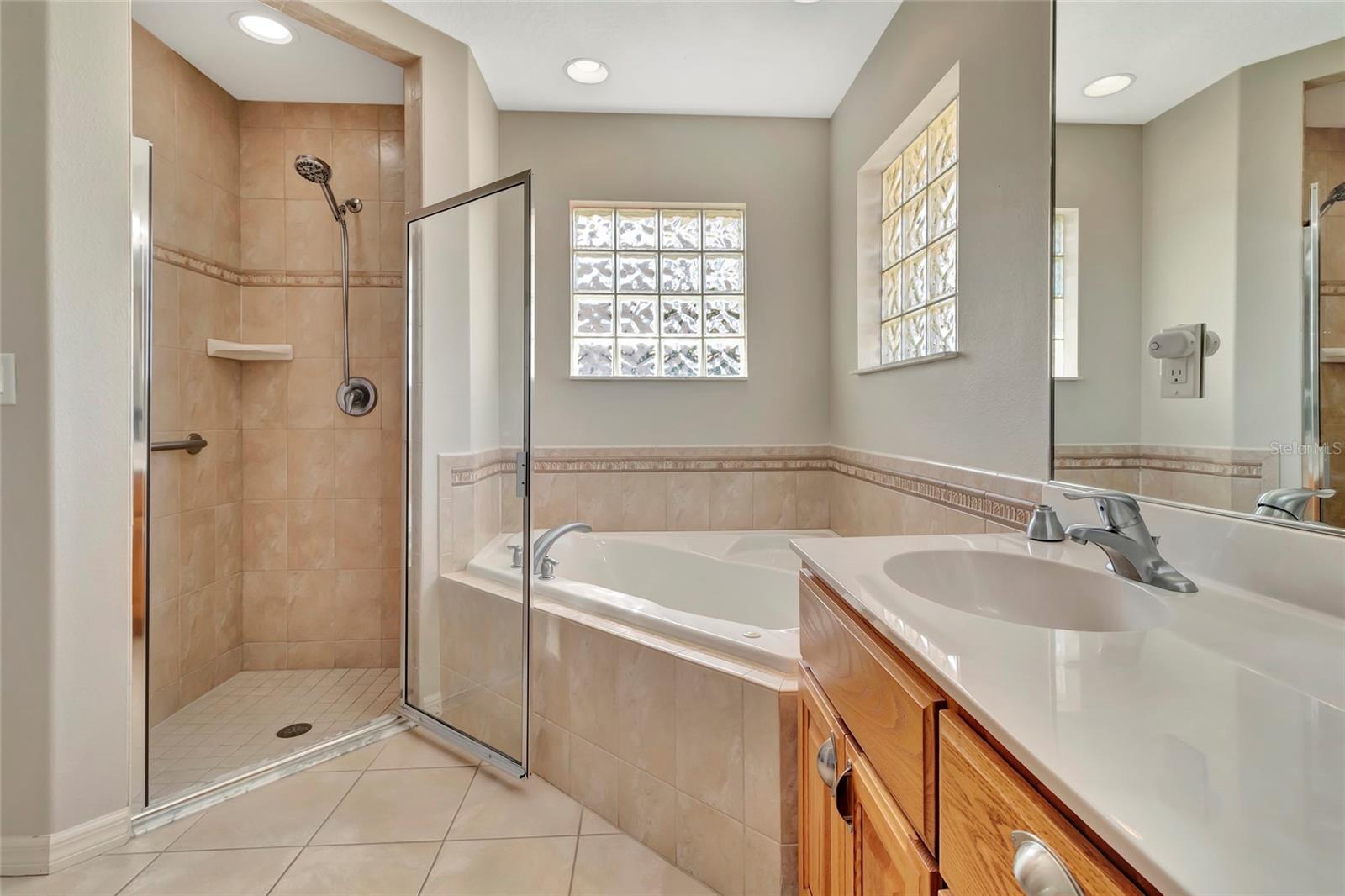 106 FAIRWAY CIR