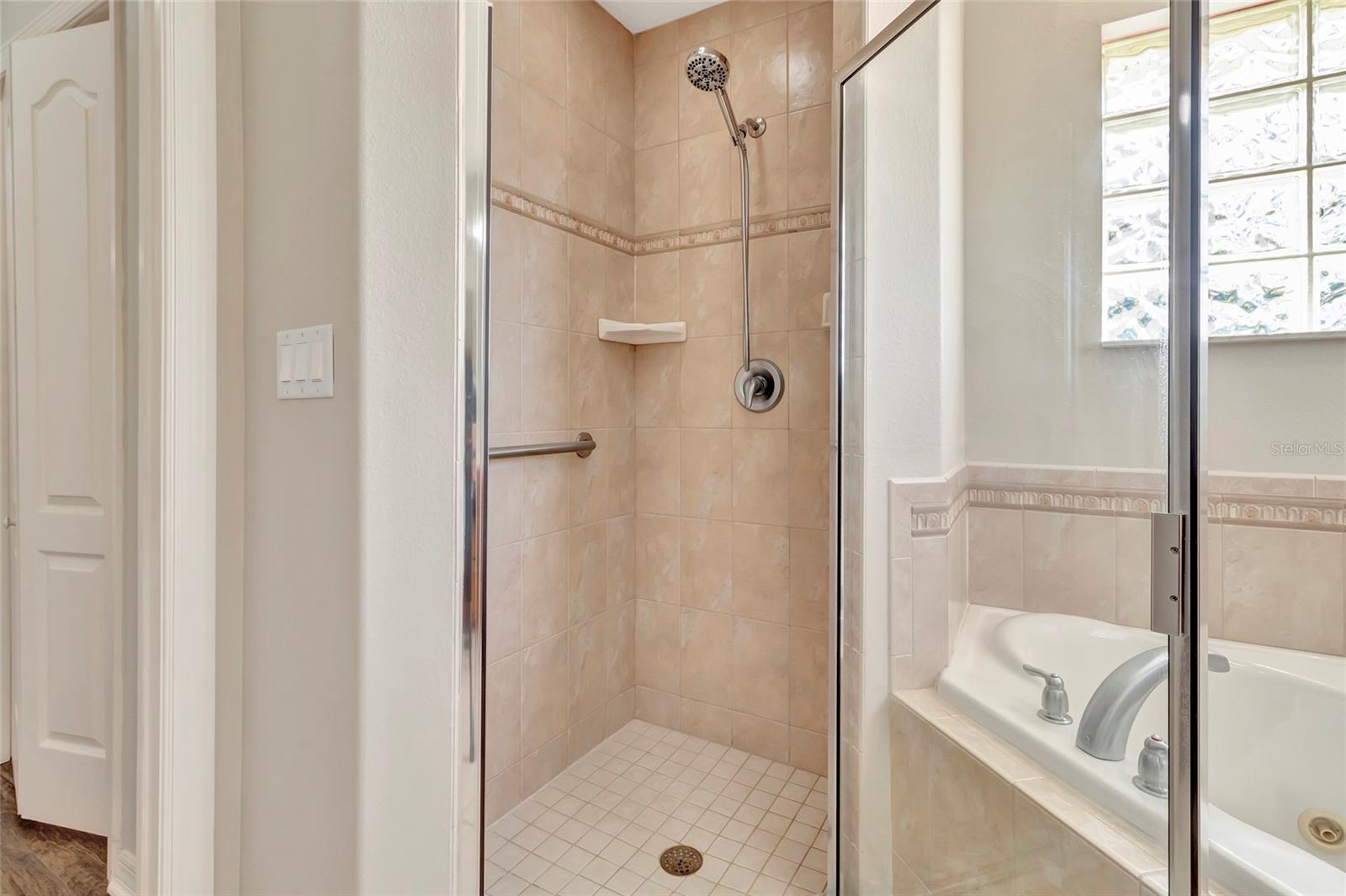 106 FAIRWAY CIR