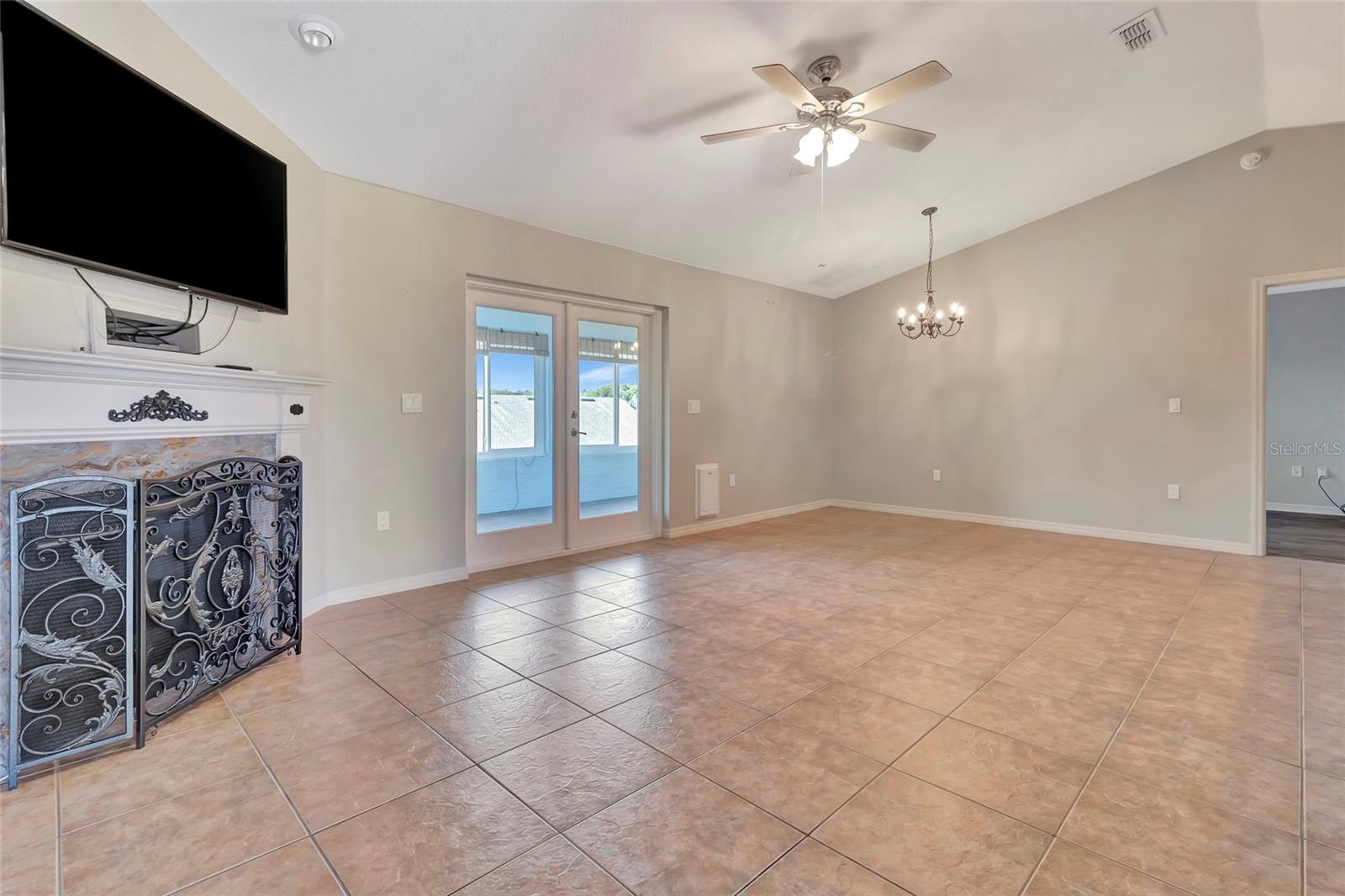 106 FAIRWAY CIR