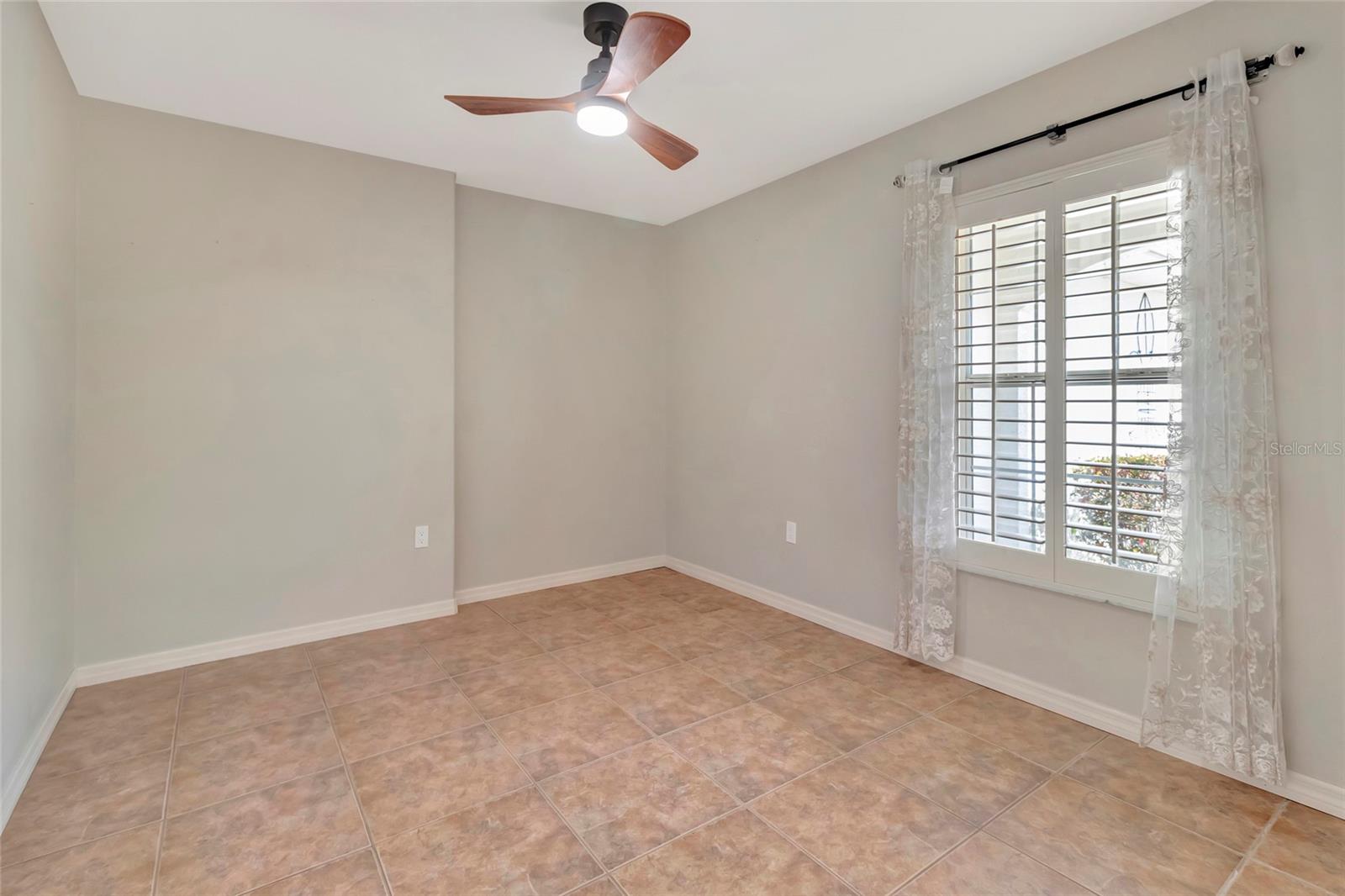 106 FAIRWAY CIR