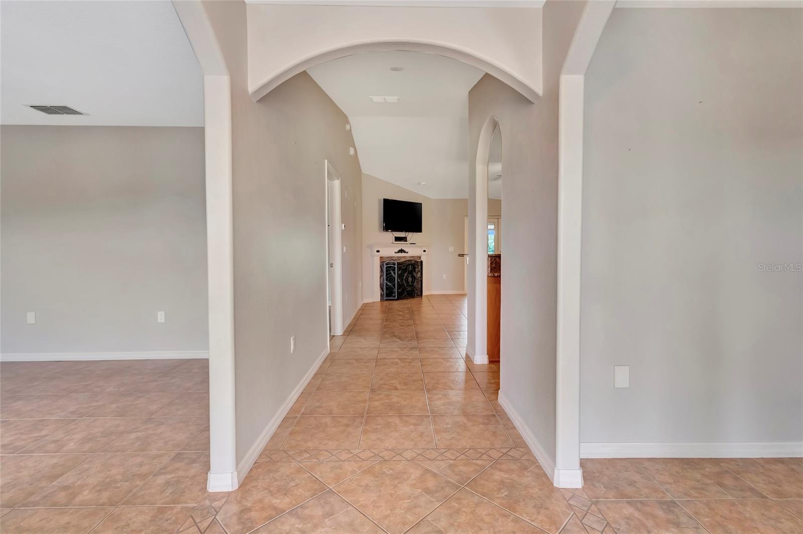 106 FAIRWAY CIR