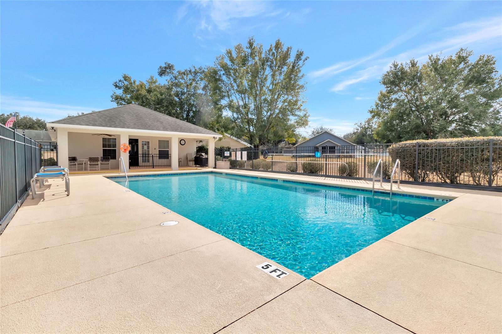 106 FAIRWAY CIR