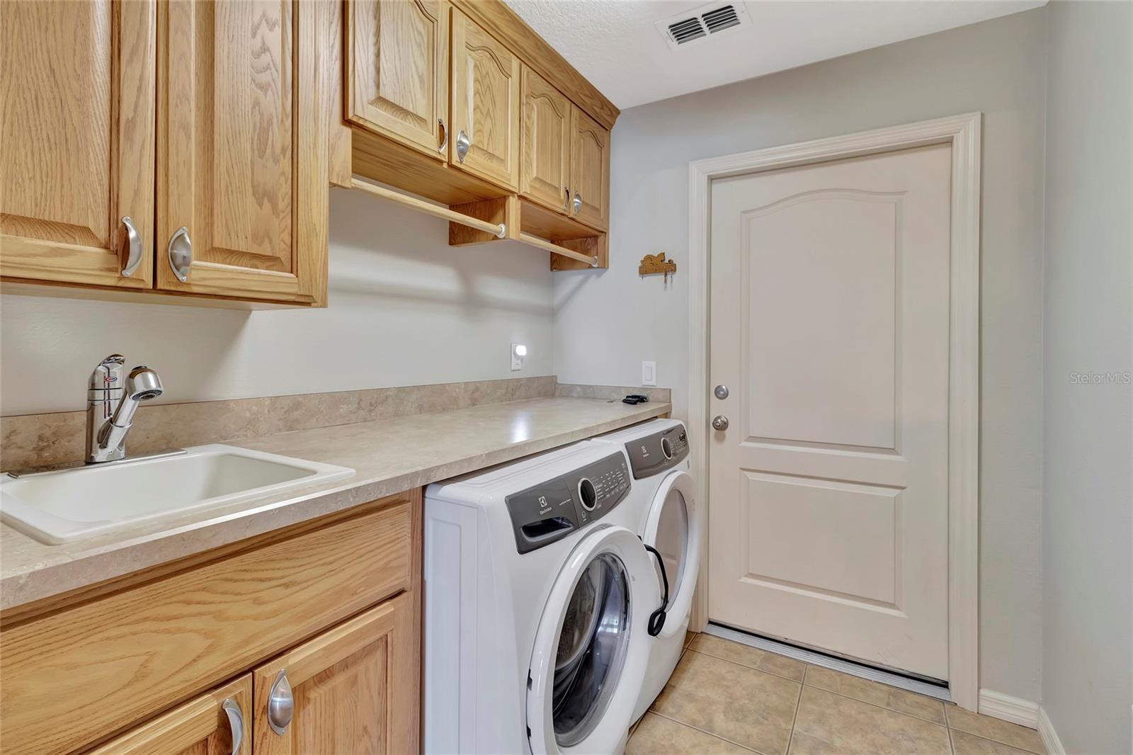 106 FAIRWAY CIR