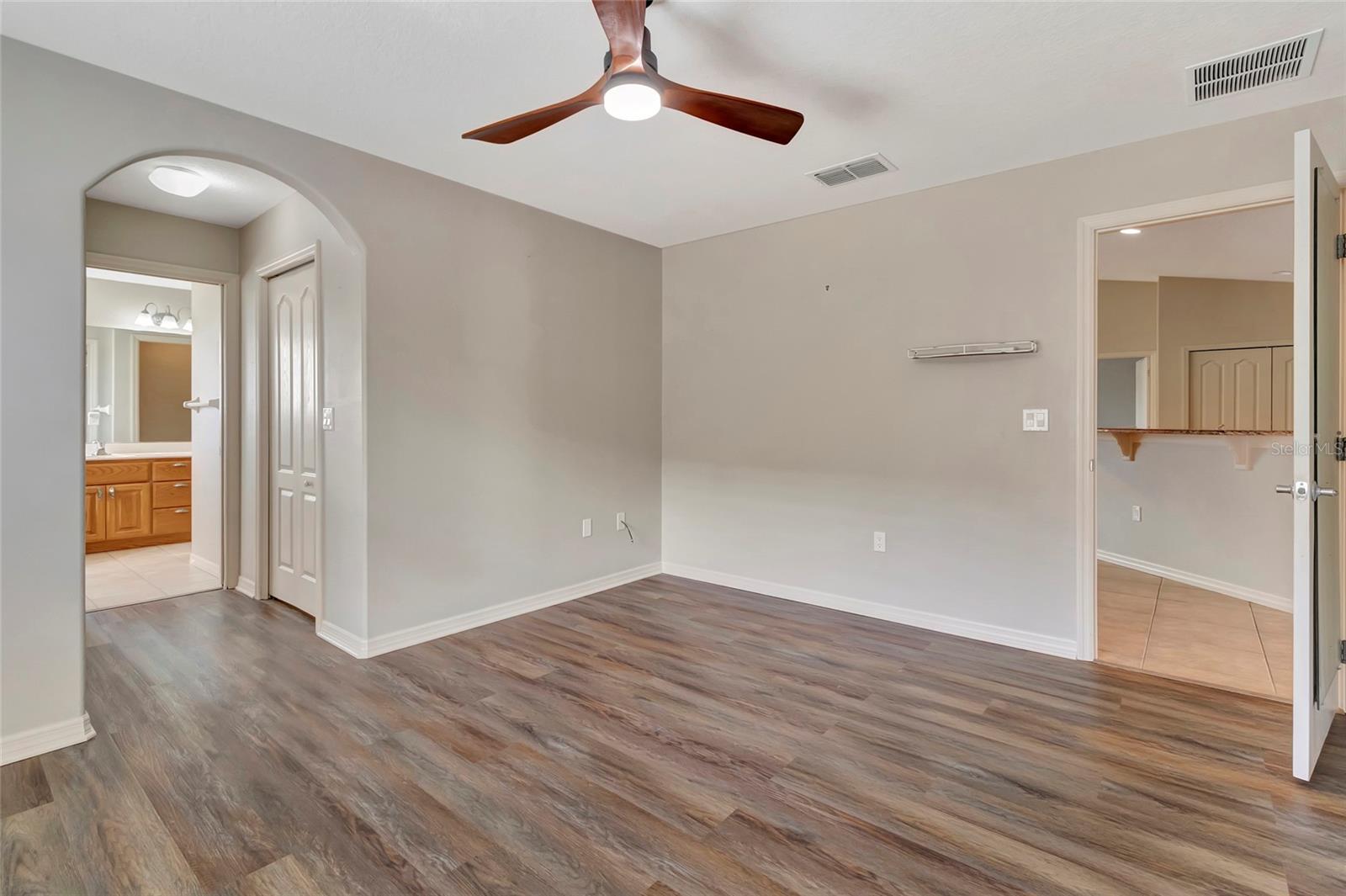 106 FAIRWAY CIR