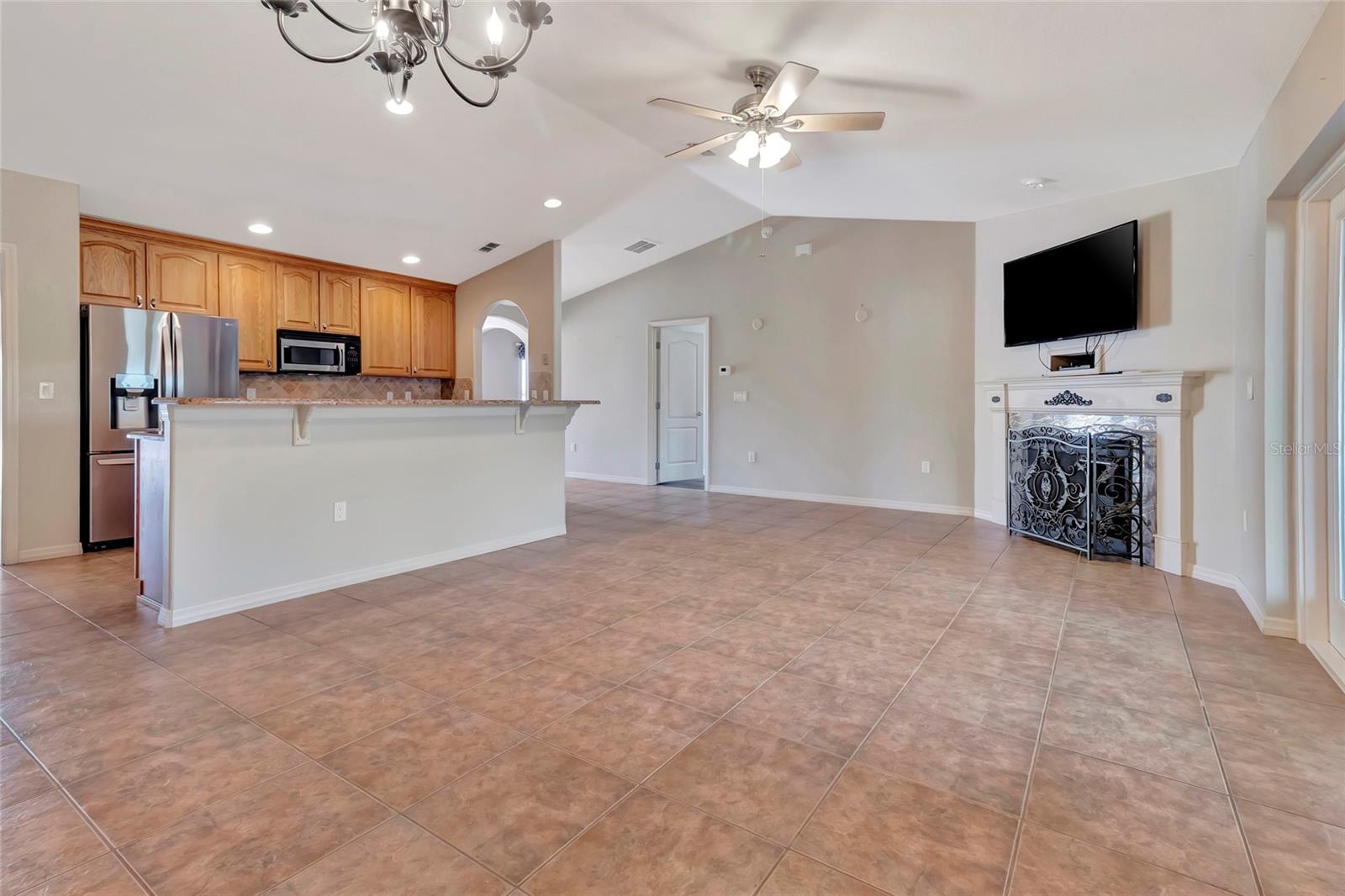 106 FAIRWAY CIR