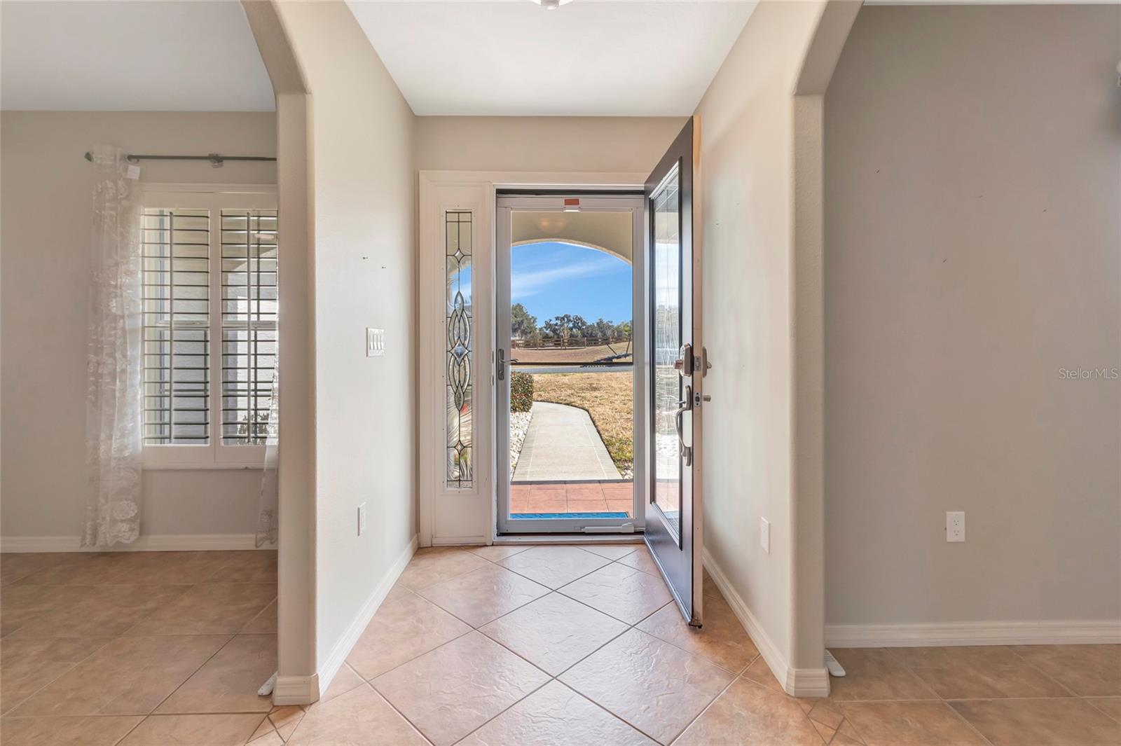 106 FAIRWAY CIR