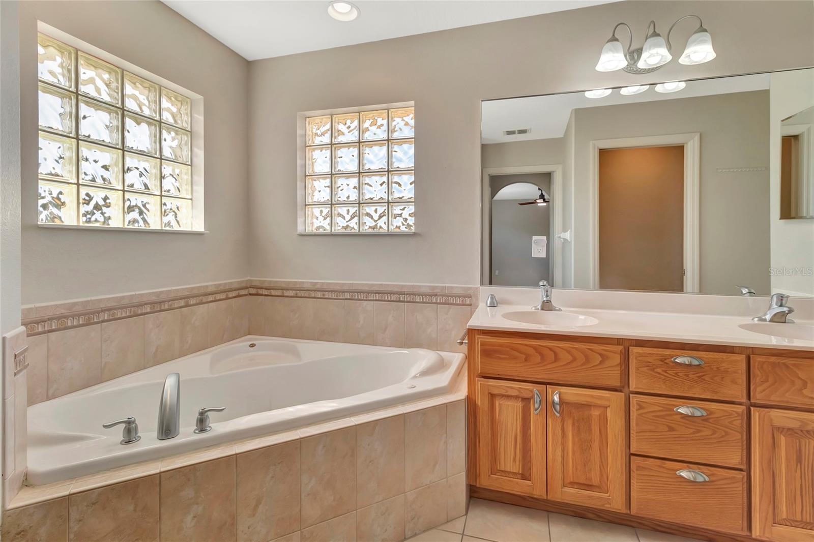 106 FAIRWAY CIR