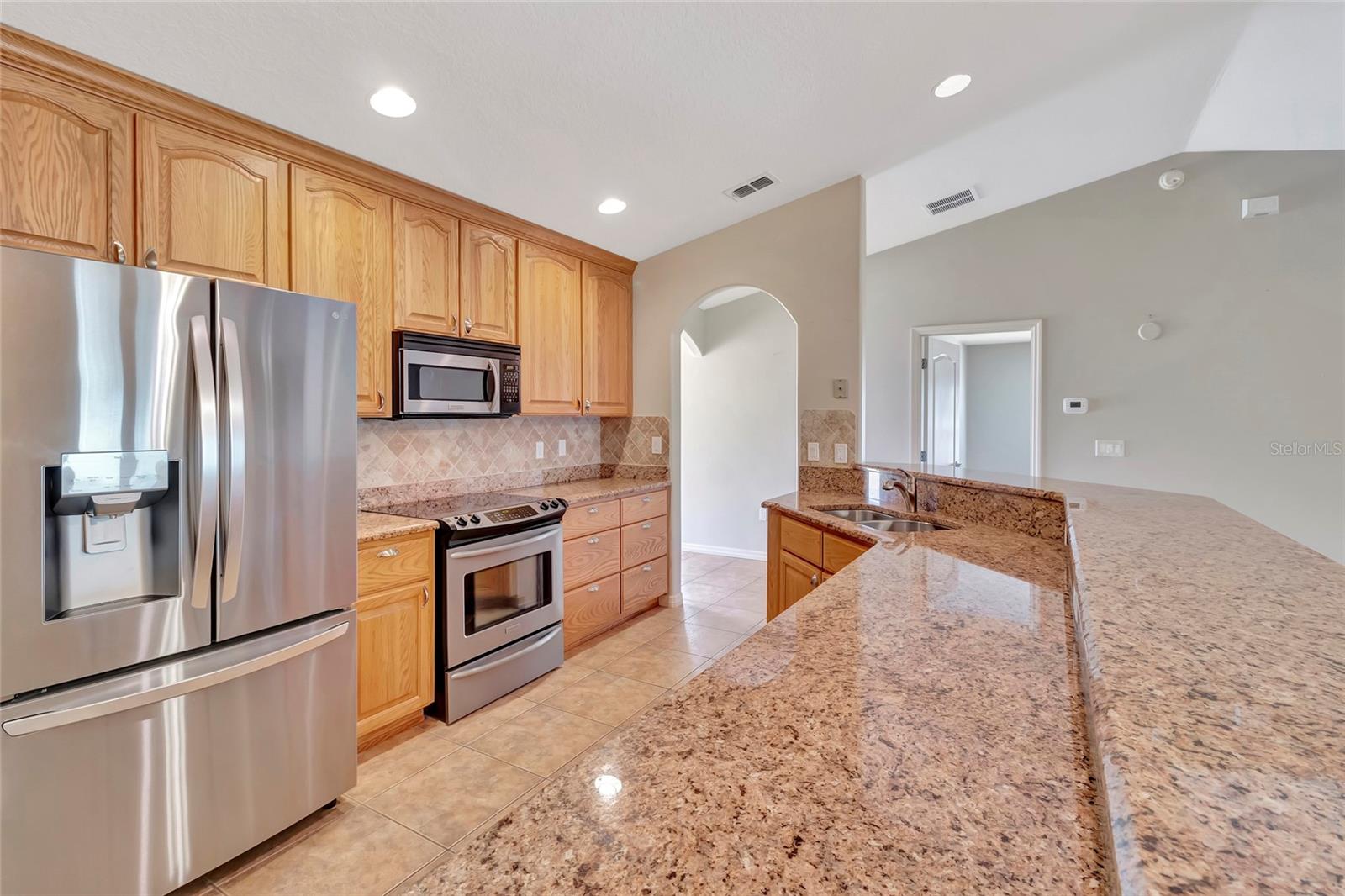 106 FAIRWAY CIR