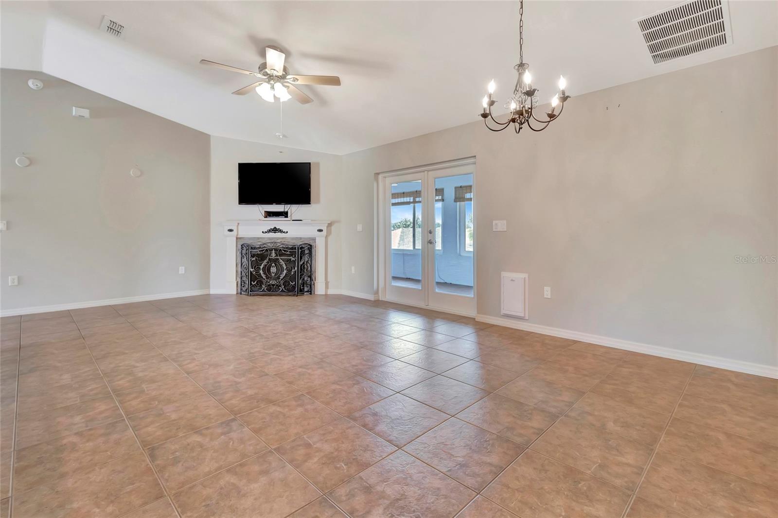 106 FAIRWAY CIR