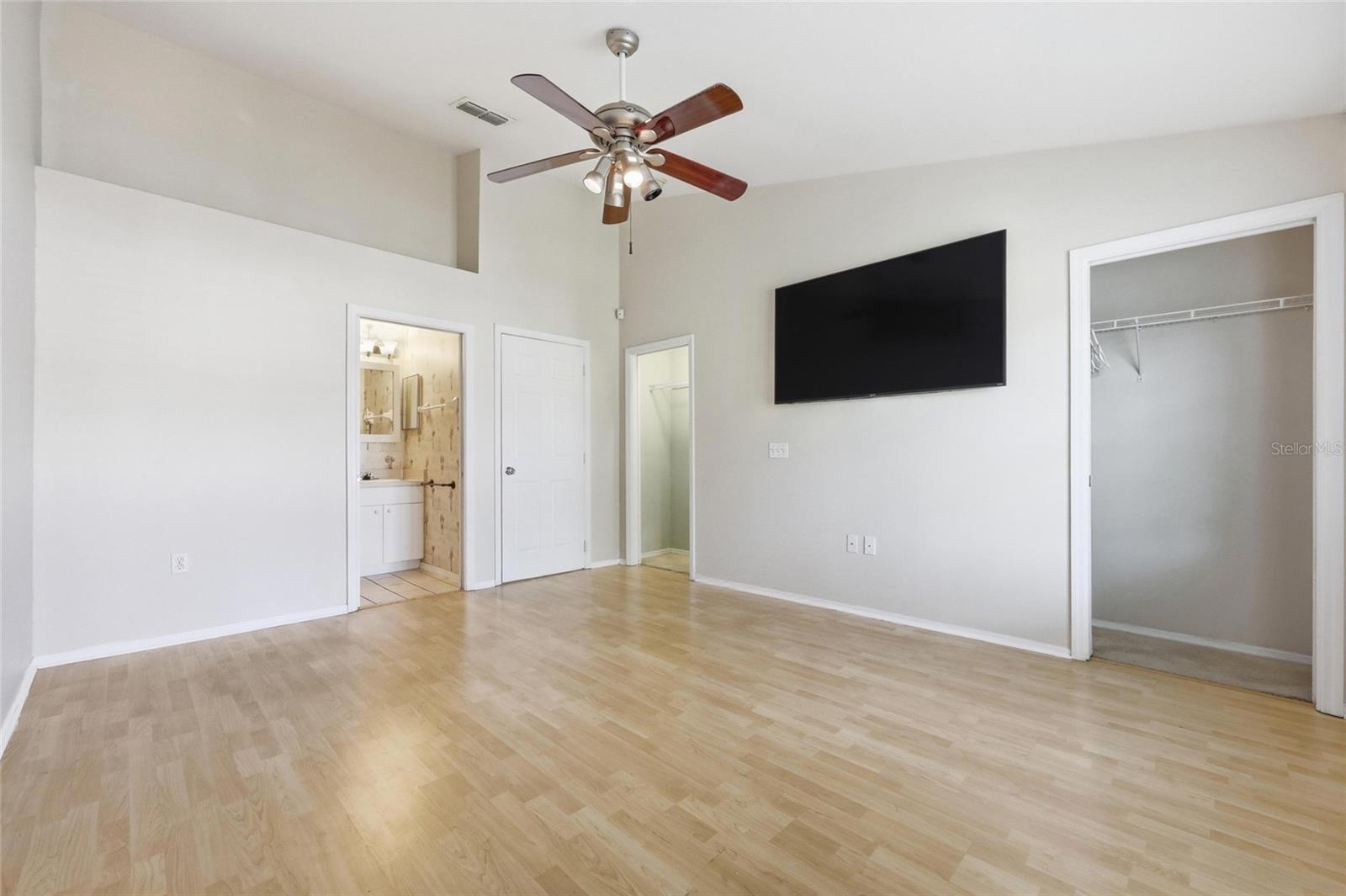 6998 WOODLAKE DR