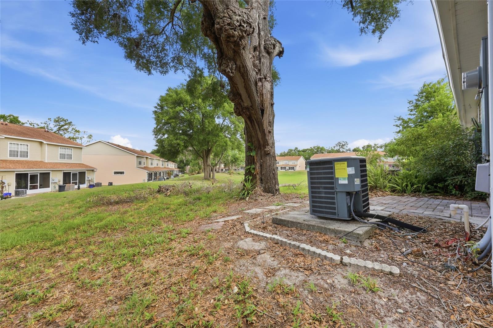 6998 WOODLAKE DR