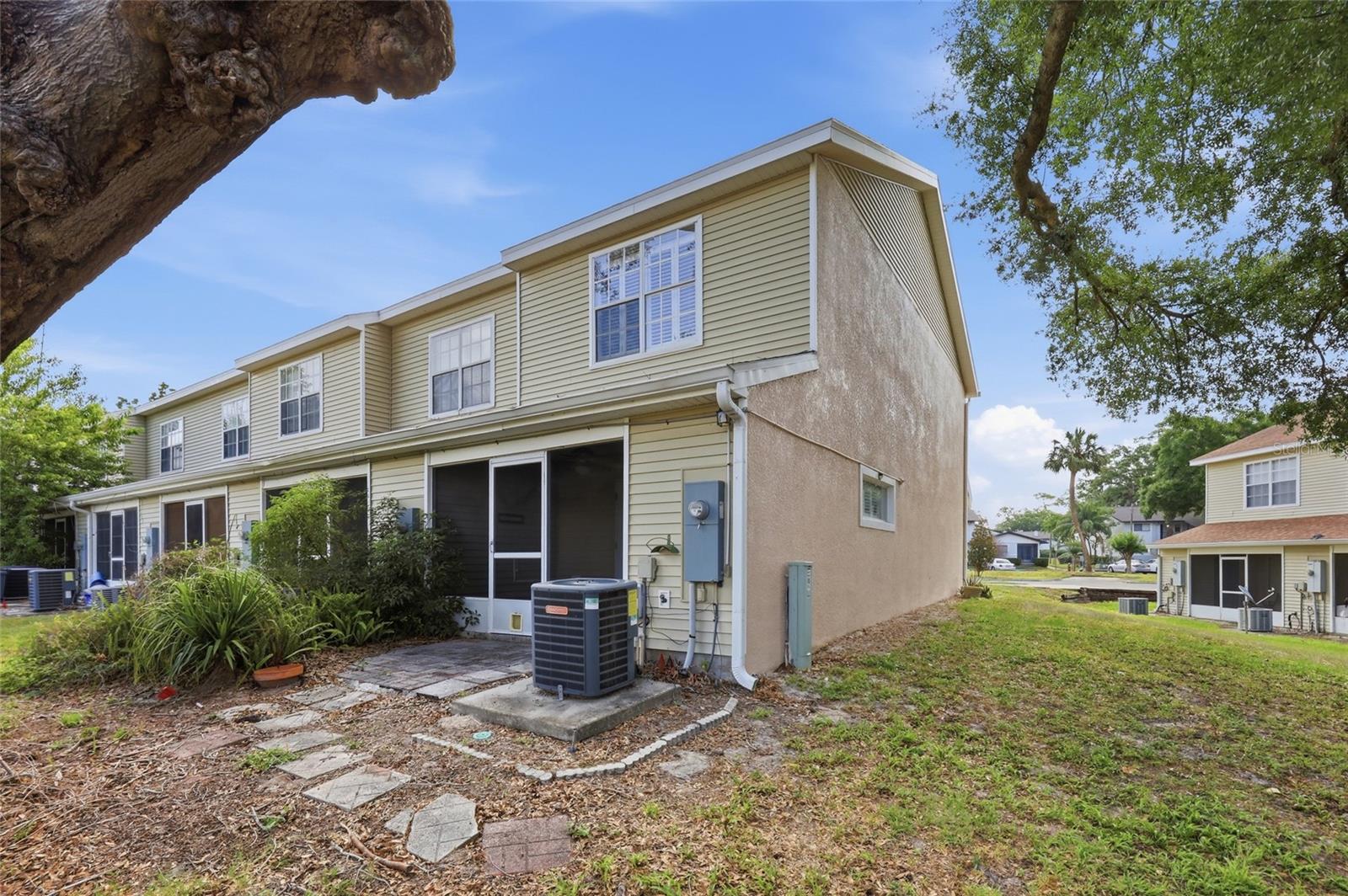 6998 WOODLAKE DR