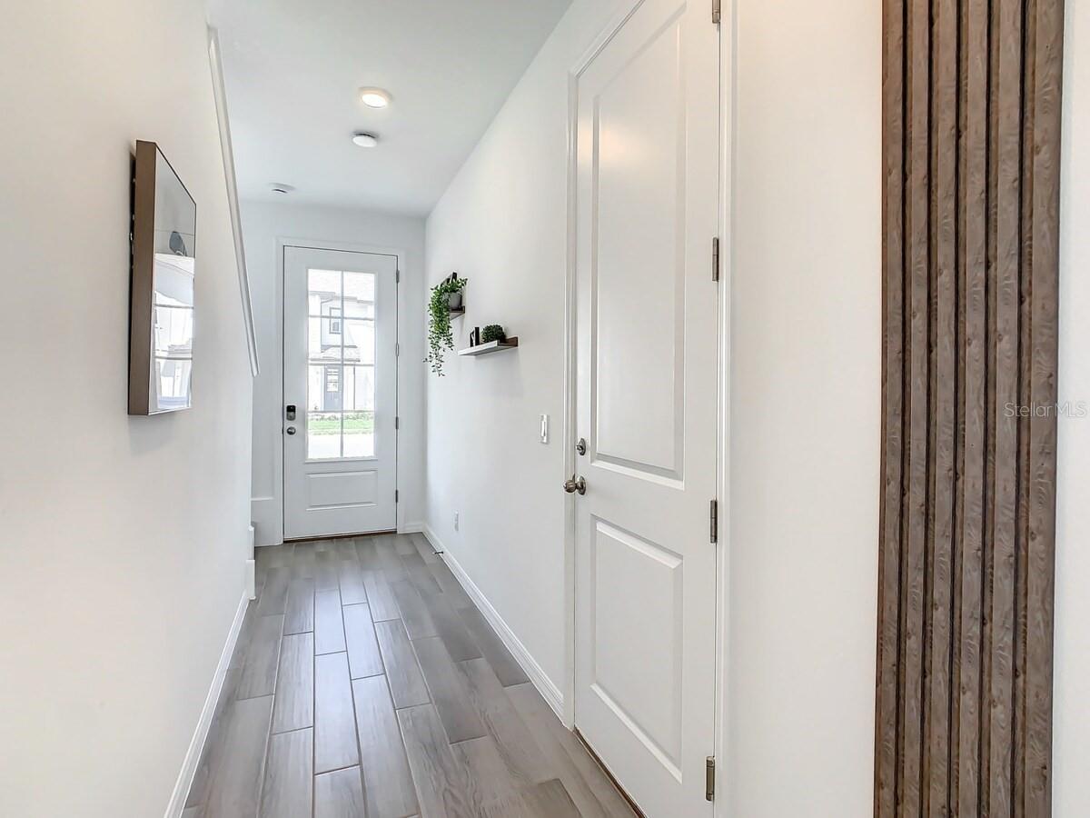 1048 PLANTATION LANE
