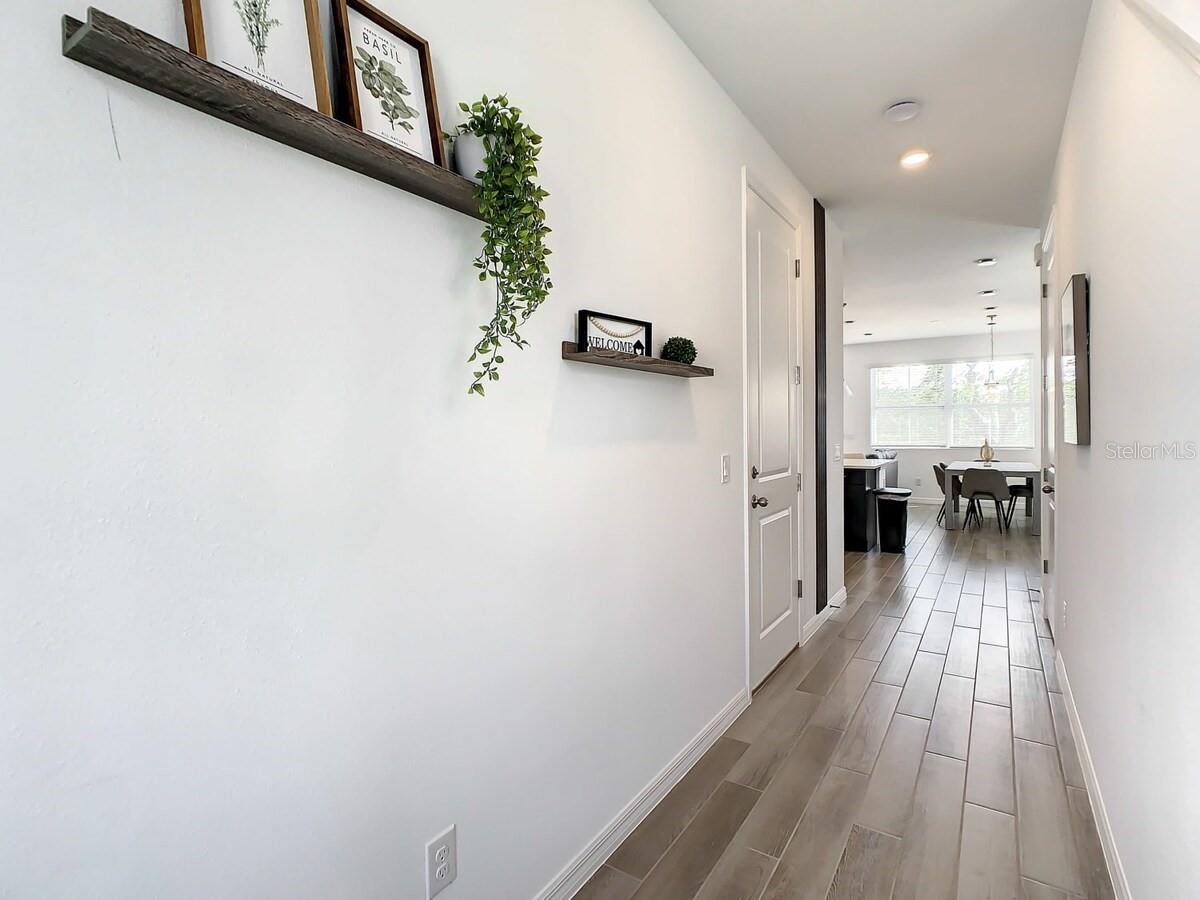 1048 PLANTATION LANE