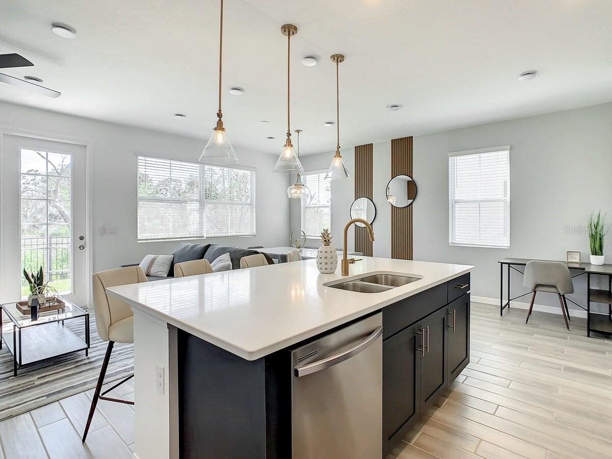 1048 PLANTATION LANE