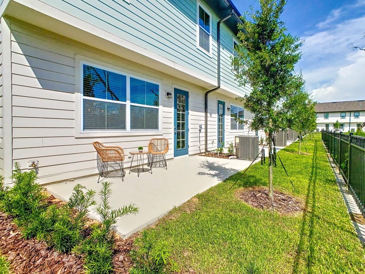 1048 PLANTATION LANE