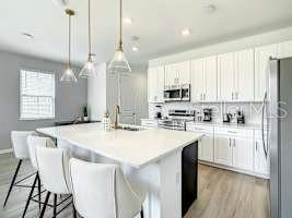 1048 PLANTATION LANE