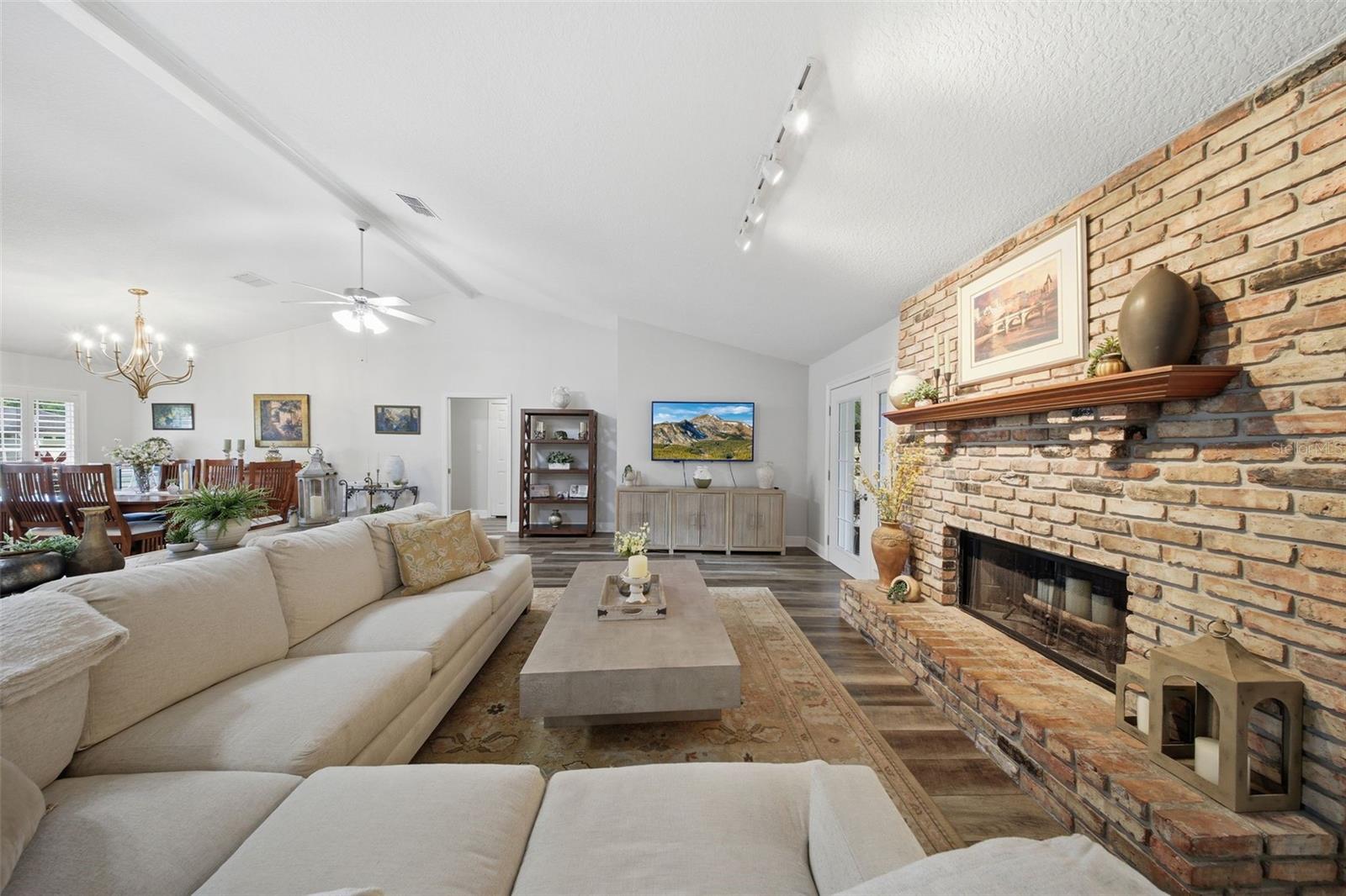 1049 SPRING LANDING DR