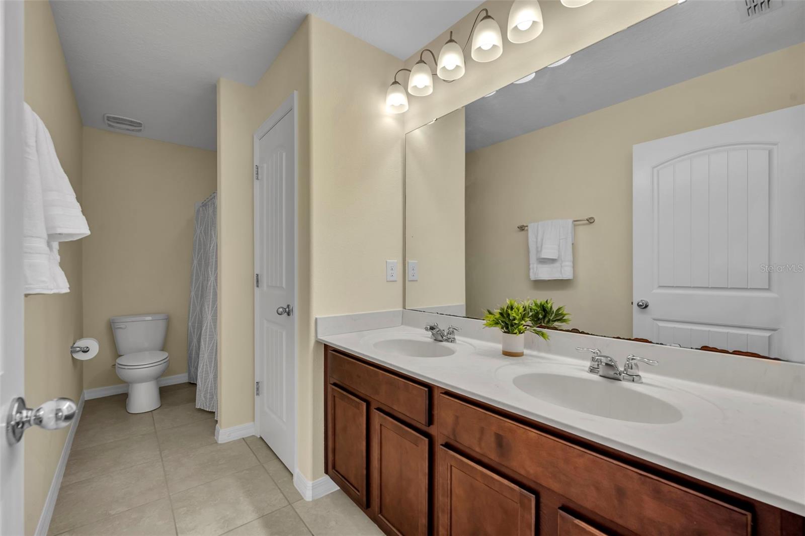 8220 BAYVIEW CROSSING DR