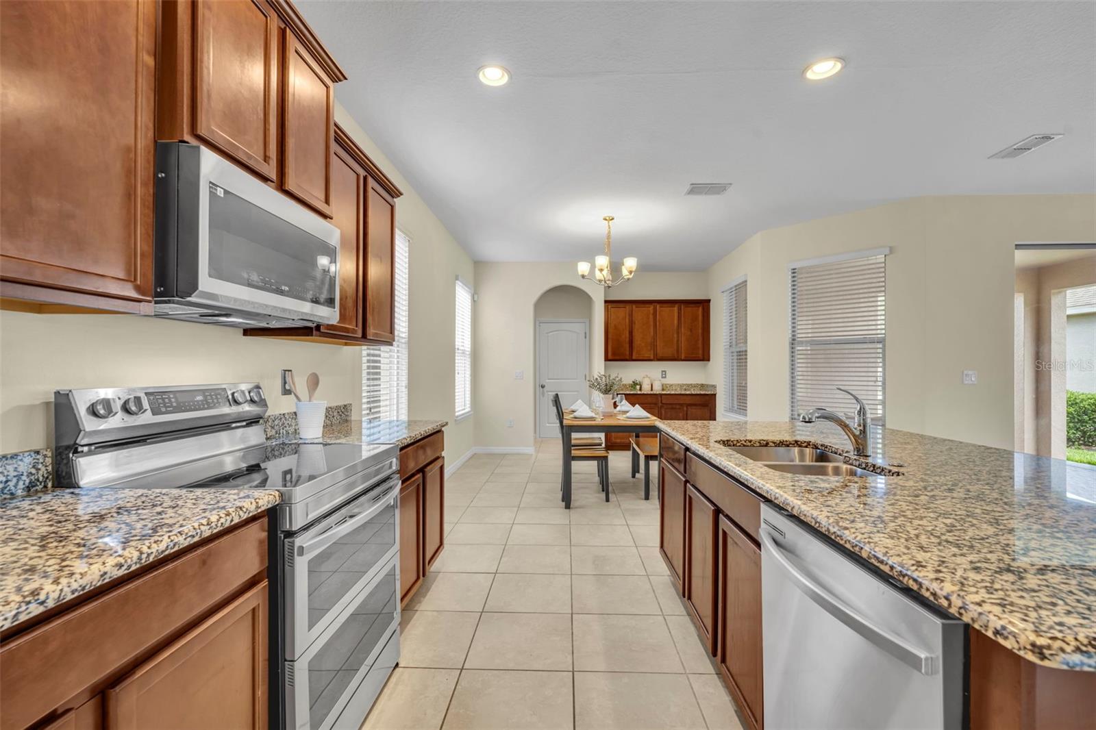 8220 BAYVIEW CROSSING DR