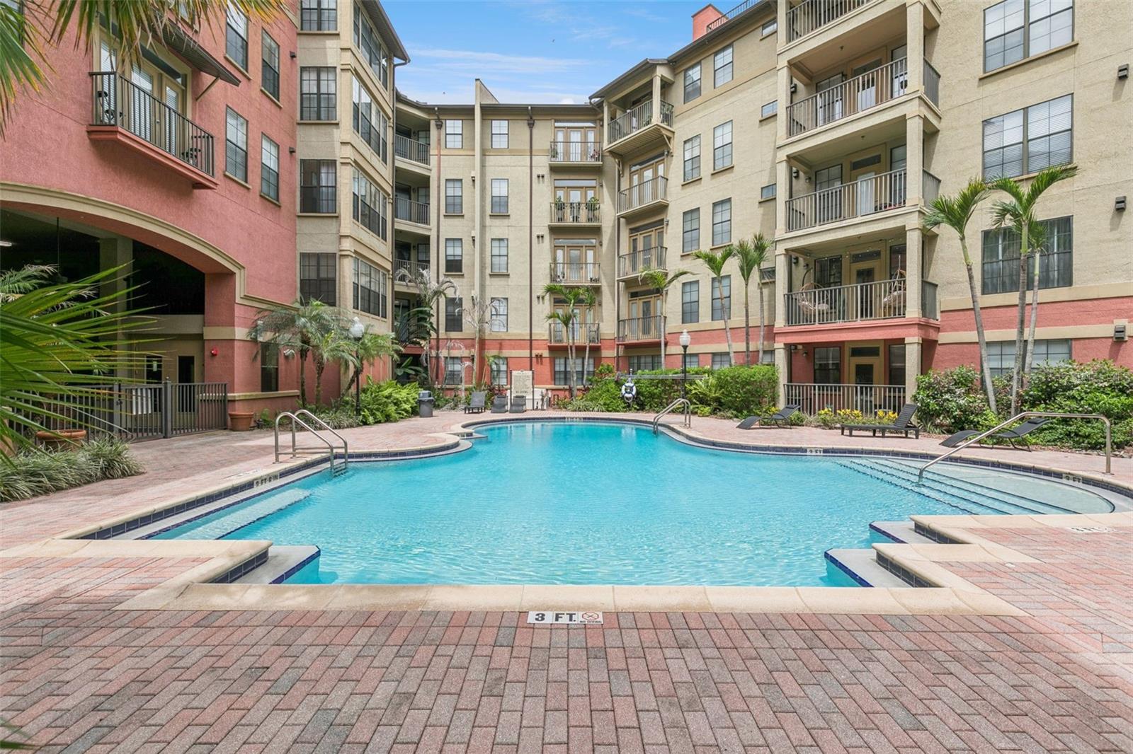911 N ORANGE AVE #438