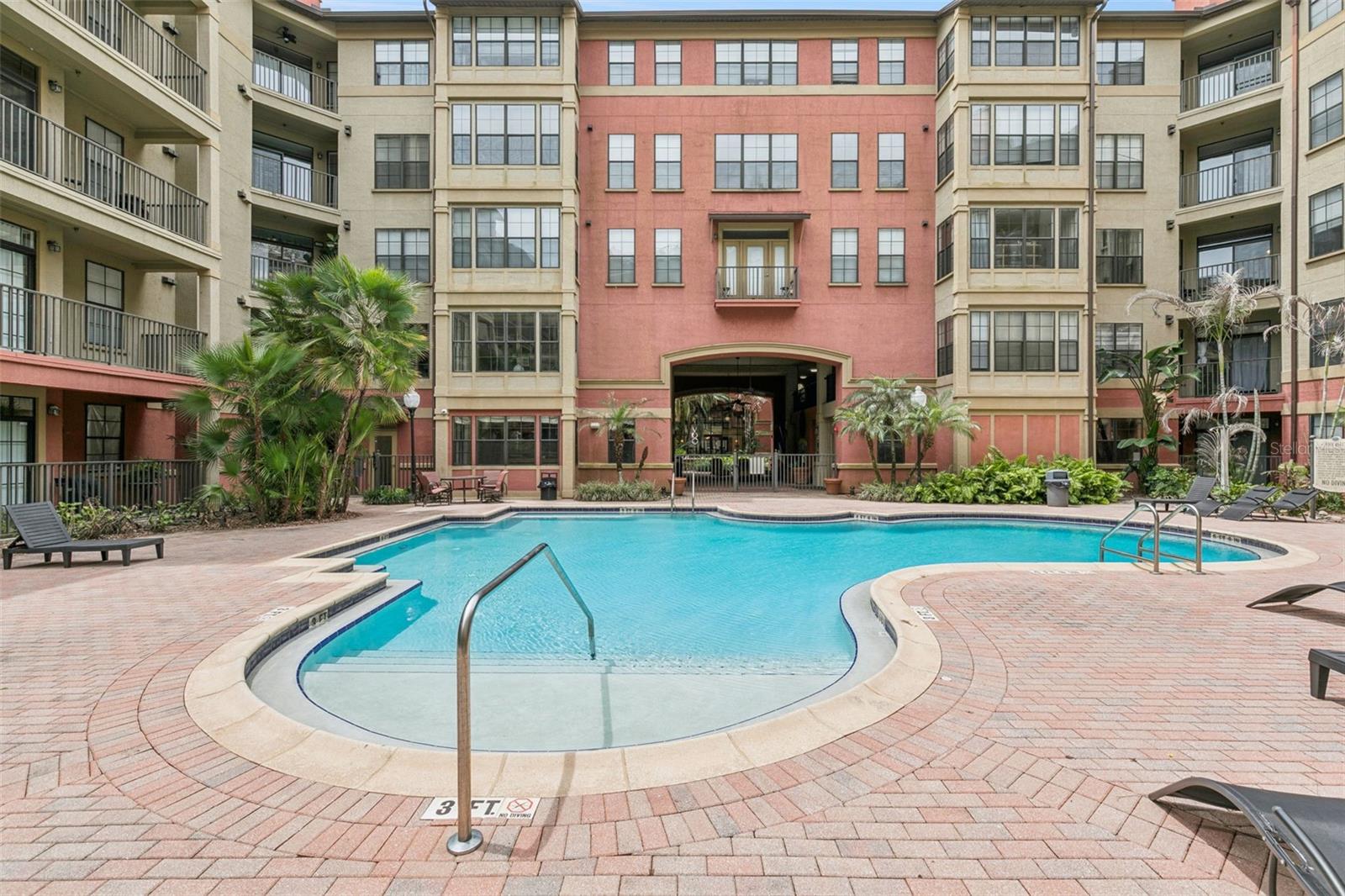 911 N ORANGE AVE #438