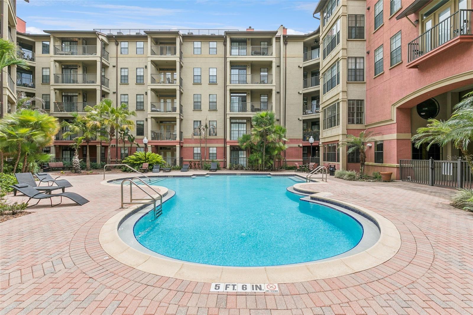 911 N ORANGE AVE #438