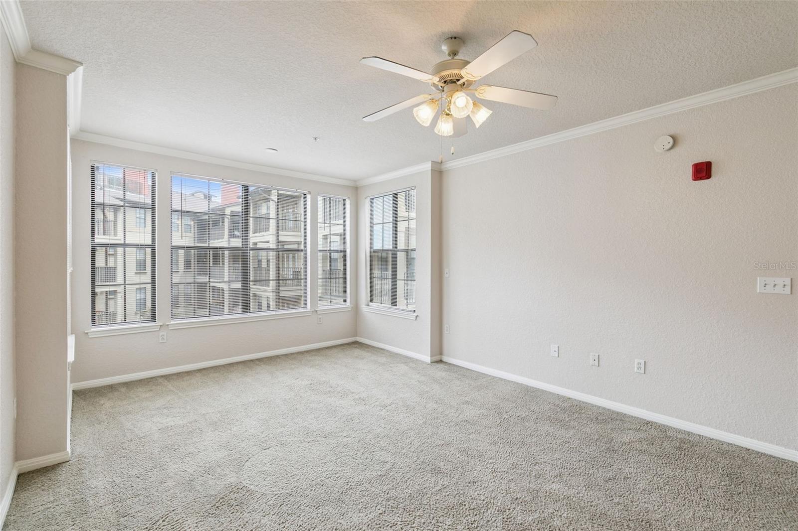911 N ORANGE AVE #438