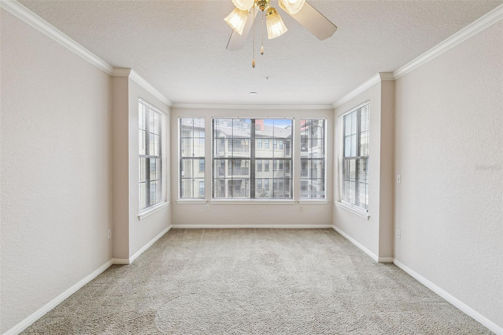 911 N ORANGE AVE #438