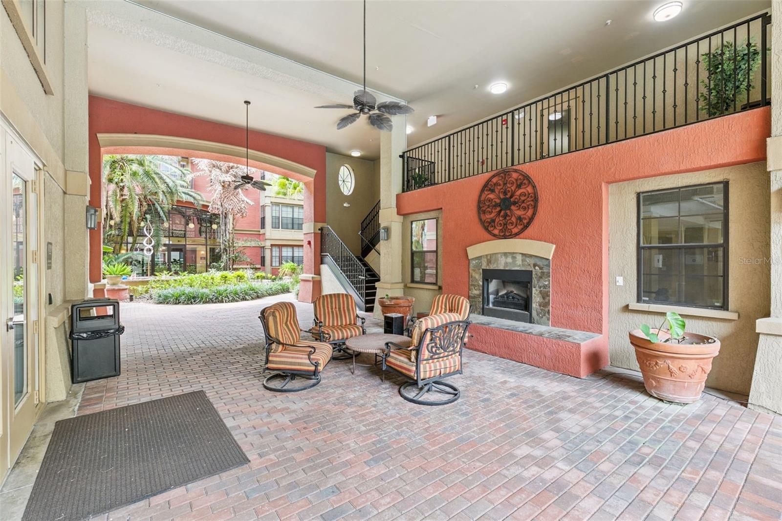 911 N ORANGE AVE #438