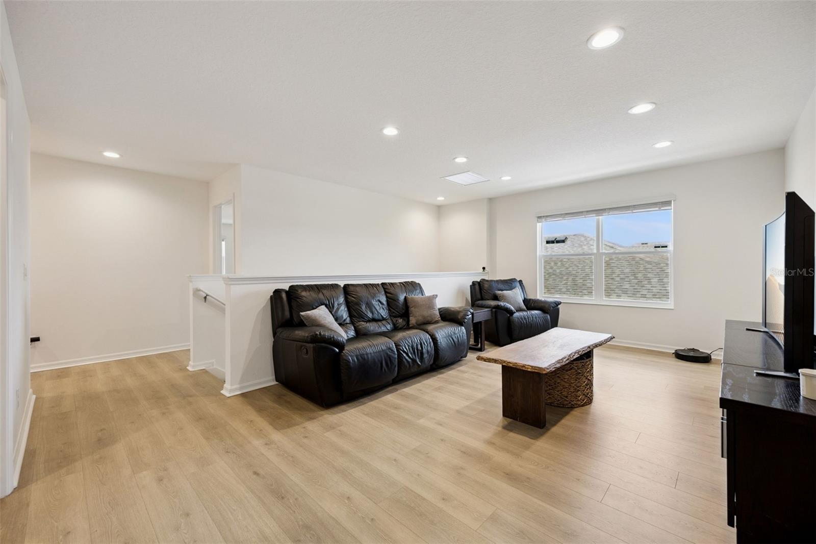 7114 ROLLING LEAF RD