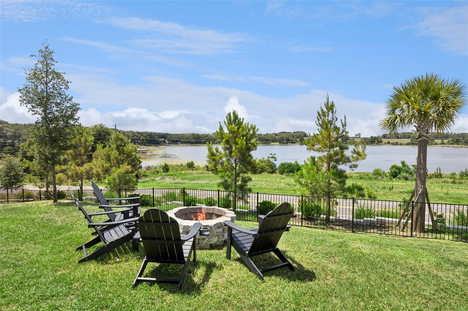 7114 ROLLING LEAF RD