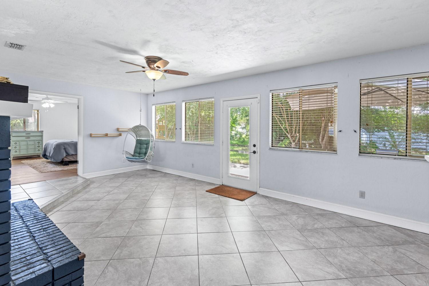 82 KINGSLEY PL