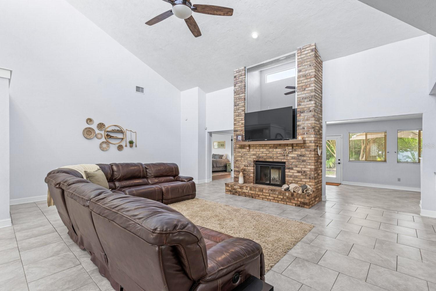 82 KINGSLEY PL