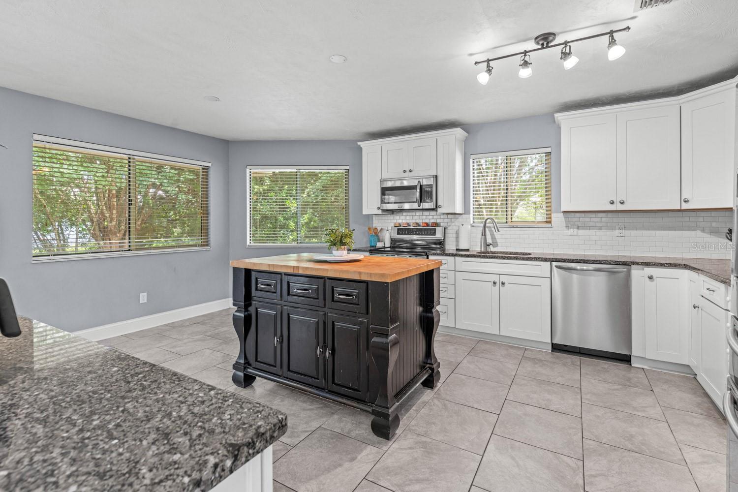82 KINGSLEY PL
