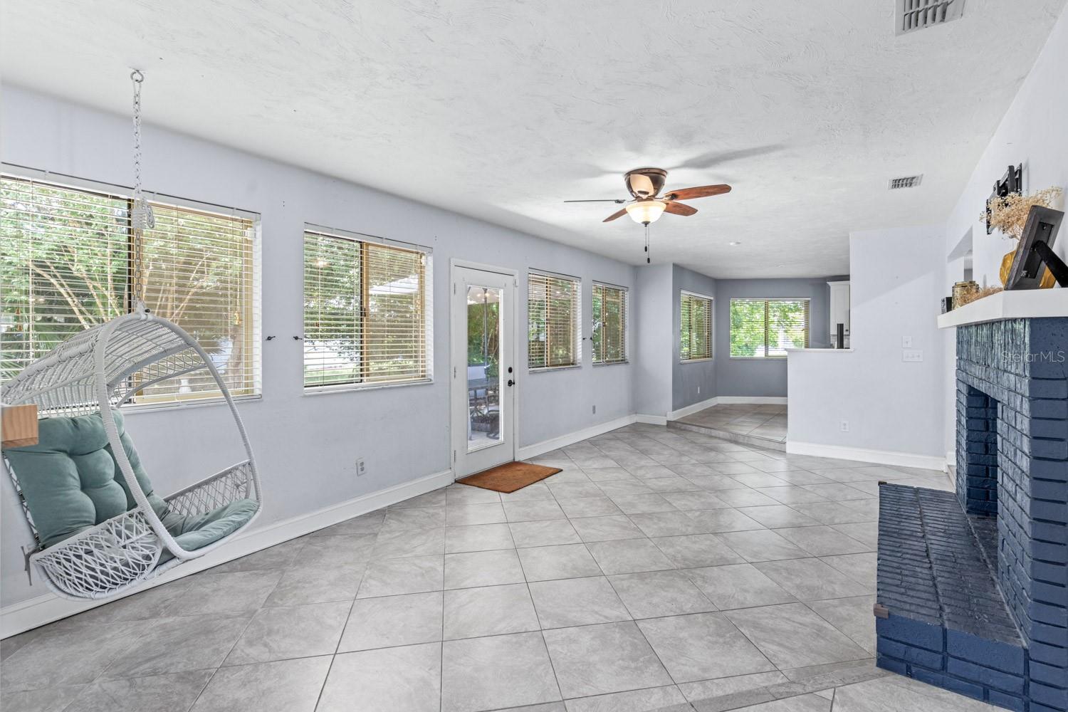 82 KINGSLEY PL