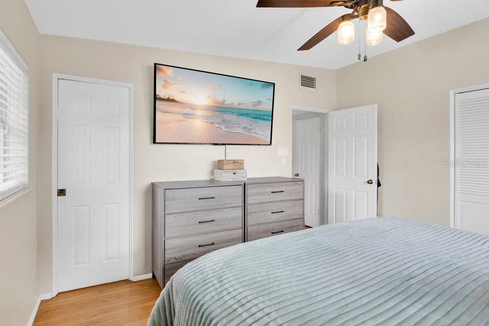2512 LAKE WADE CT