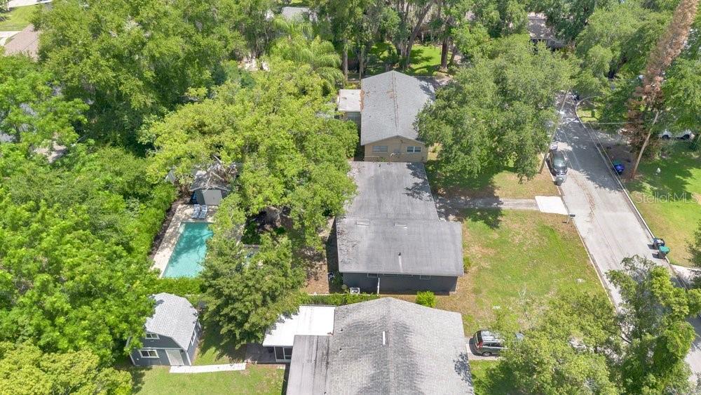 2512 LAKE WADE CT