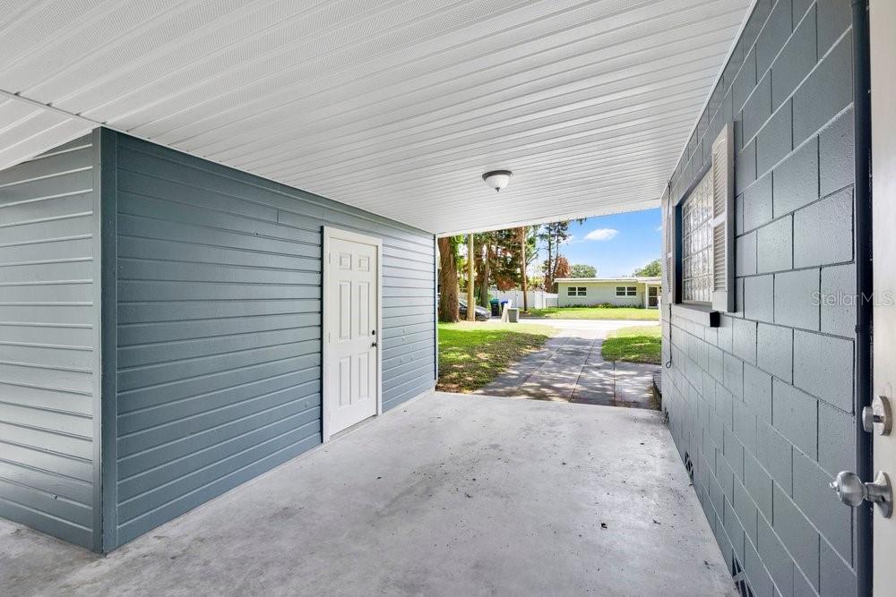 2512 LAKE WADE CT