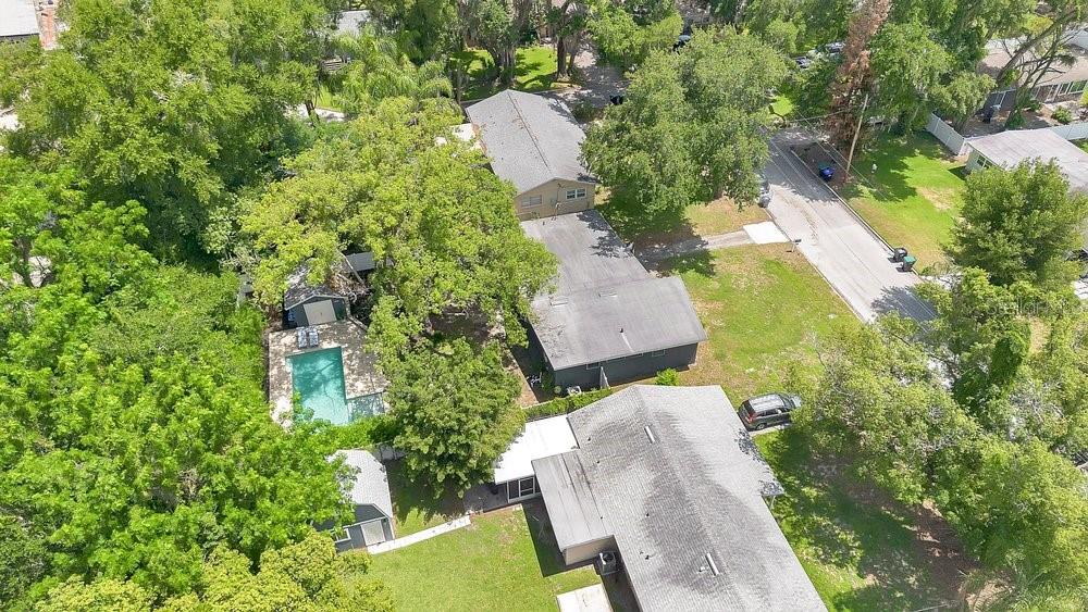 2512 LAKE WADE CT