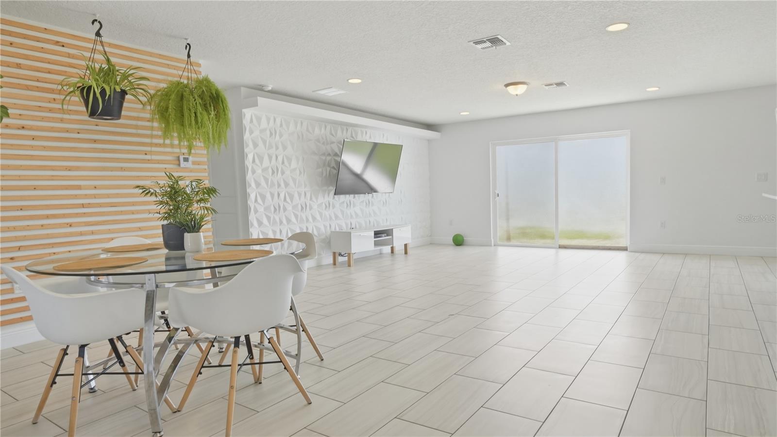 16 ALICANTE CT
