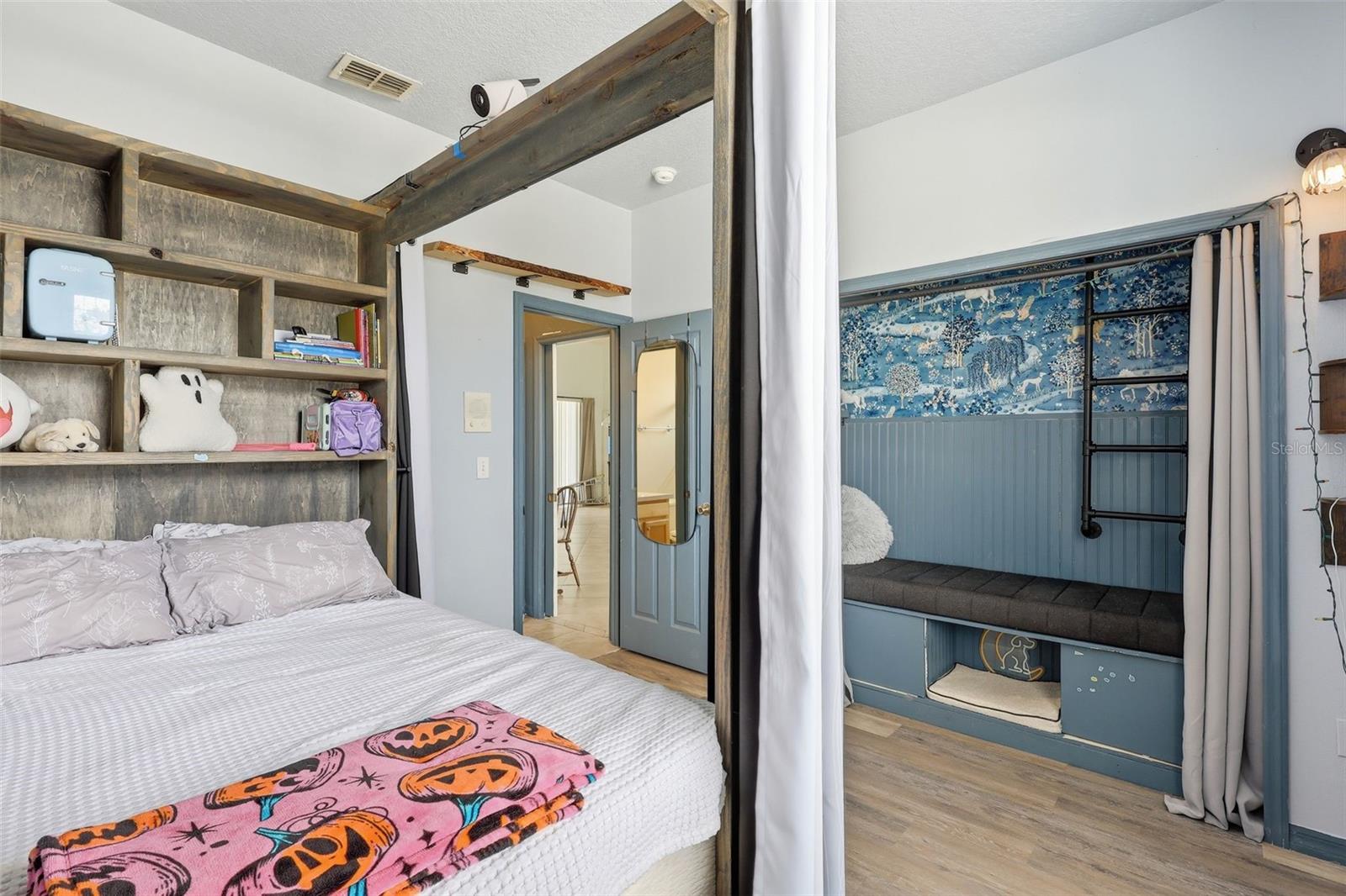540 HOLLINGSHEAD LOOP