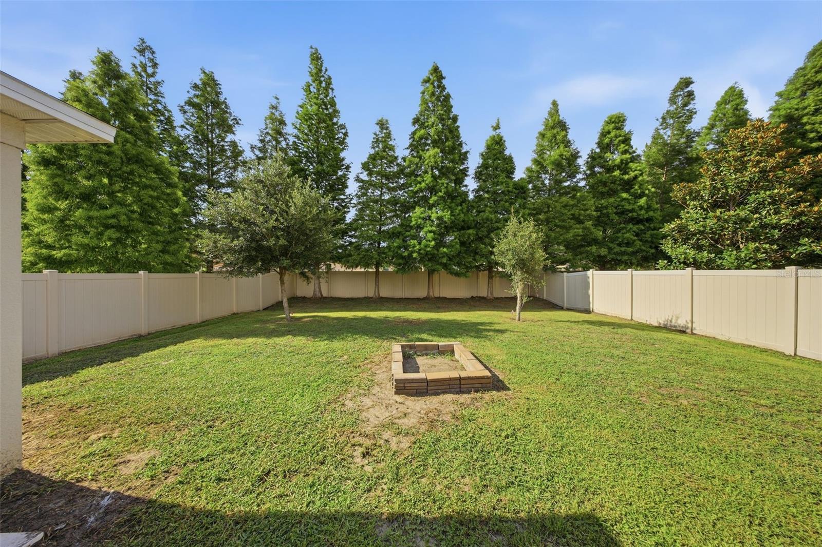 7437 IBIS DR