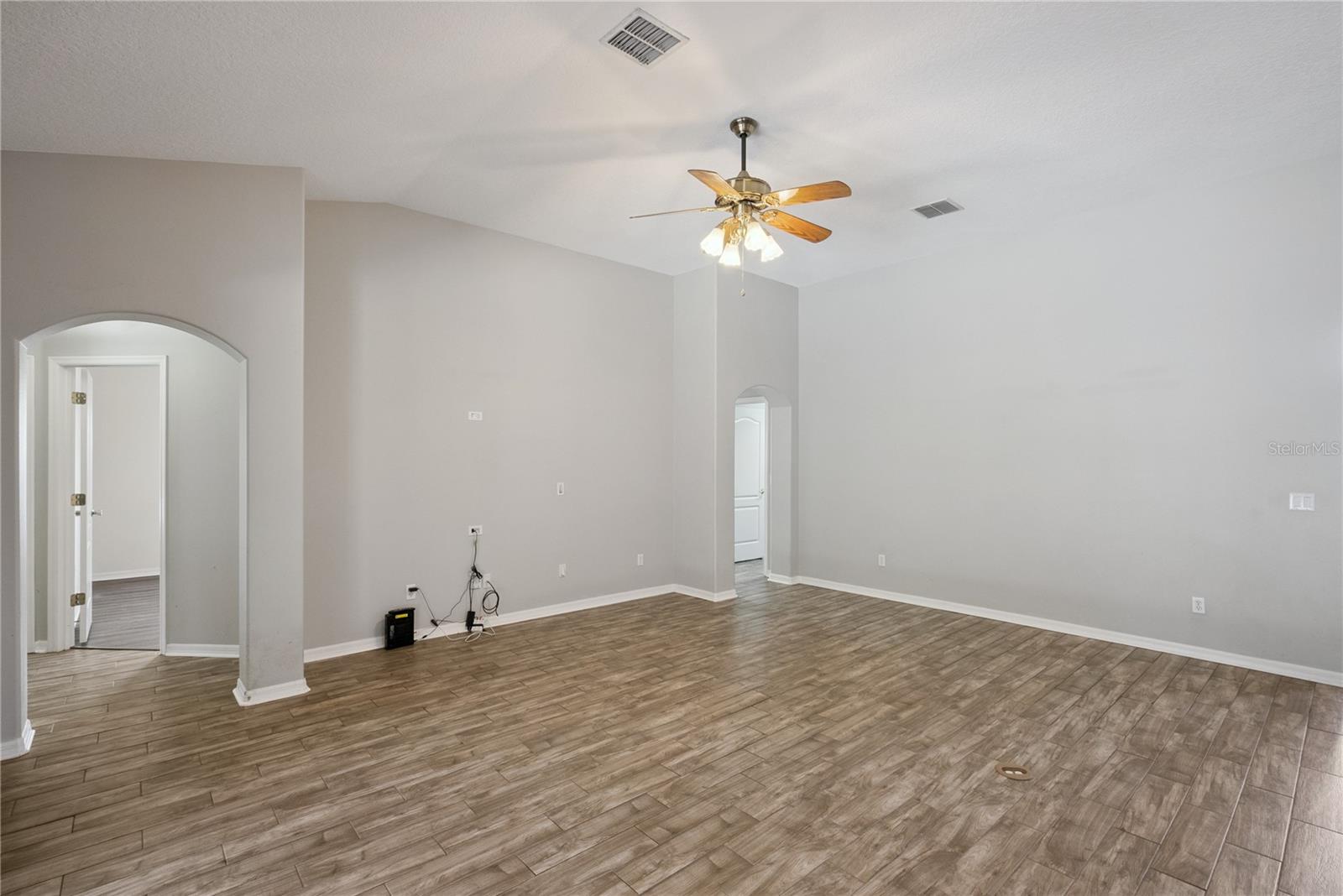 5703 AUTUMN CHASE CIR