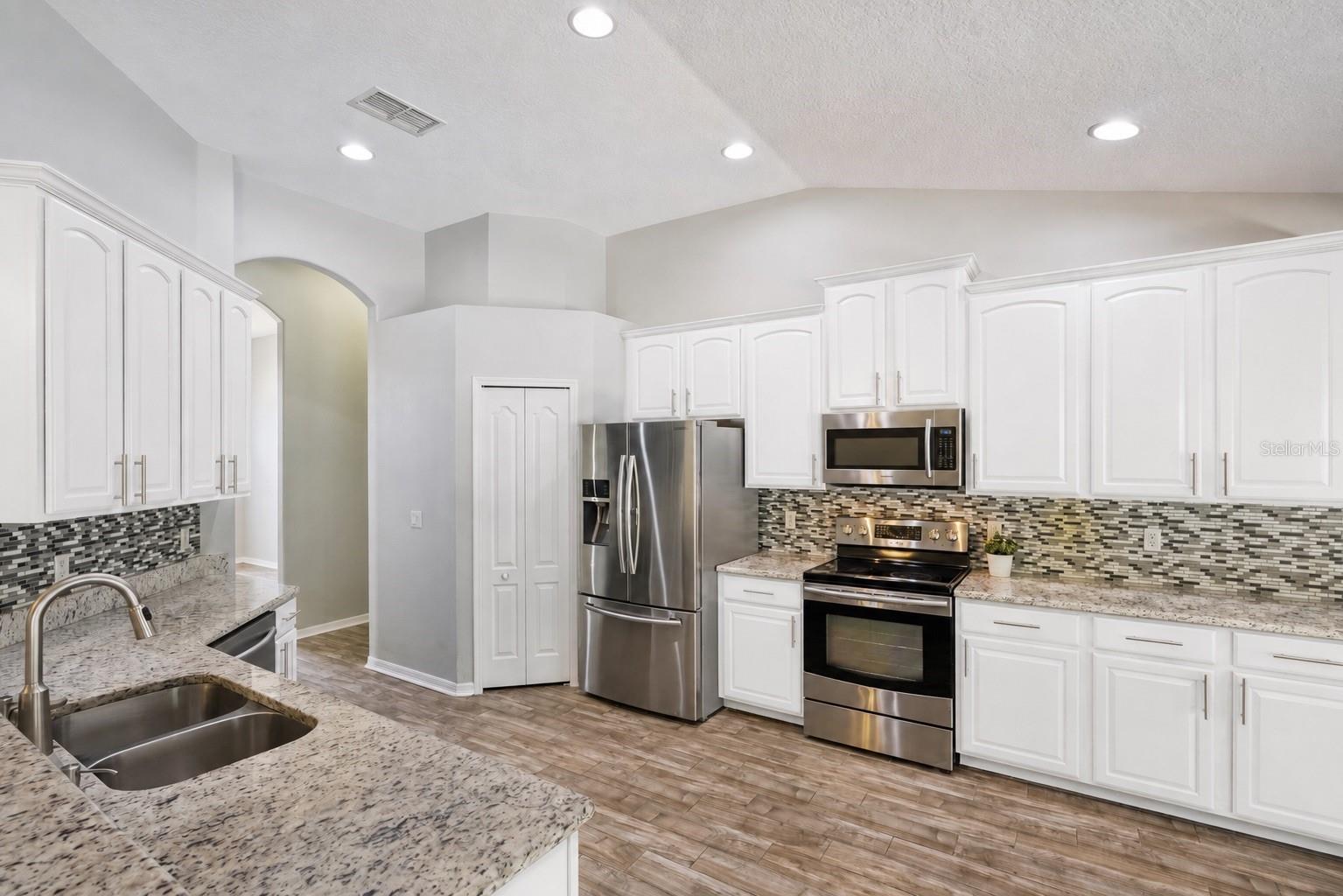 5703 AUTUMN CHASE CIR