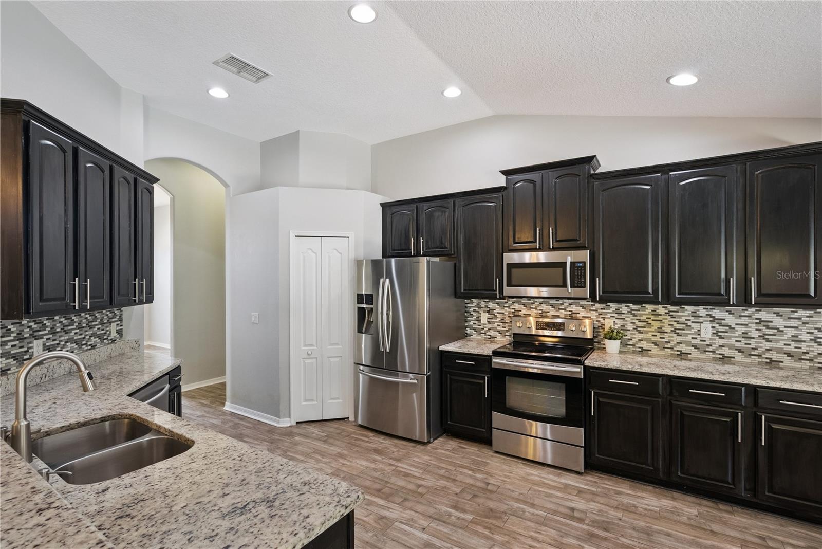 5703 AUTUMN CHASE CIR